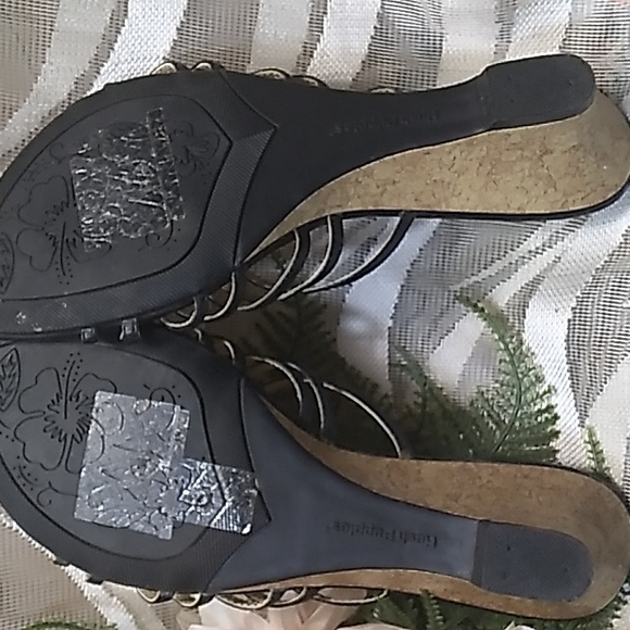 Gorgeous Small Wedge Hush Puppies Sandals-Like New - Picture 7 of 11